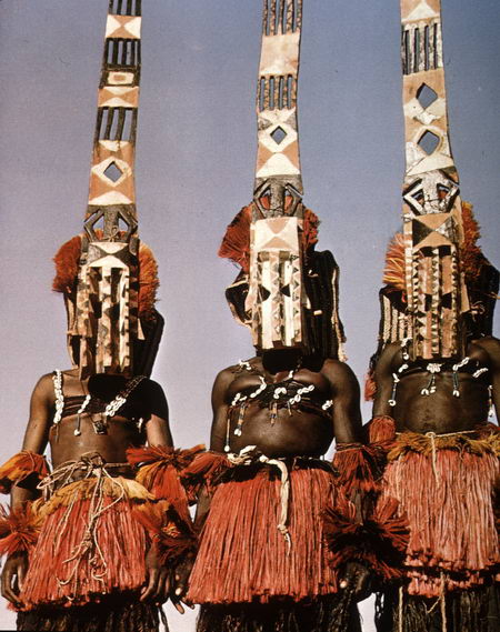 Balanzan tours. Dogon Maskers