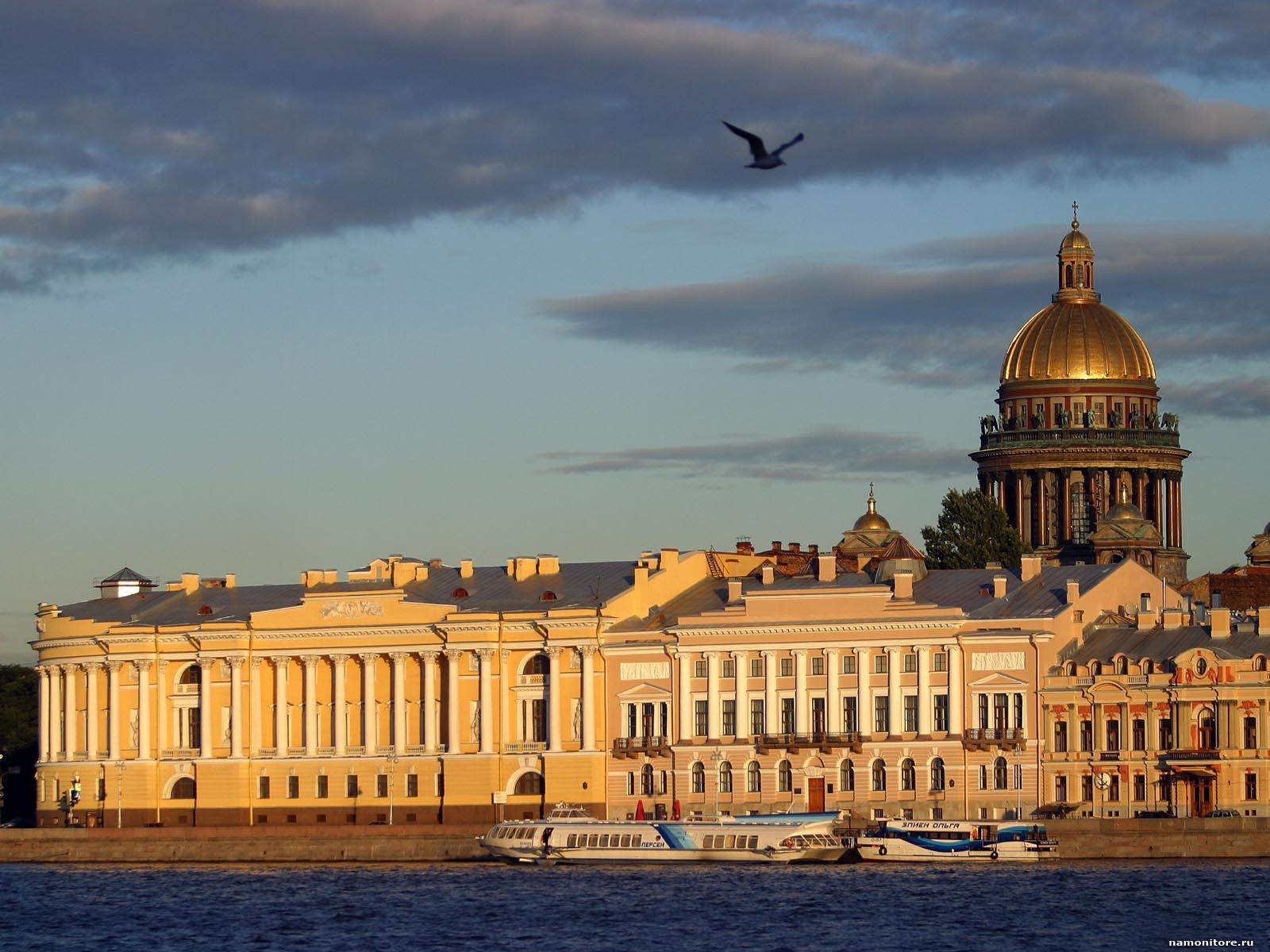 Фактически в петербурге